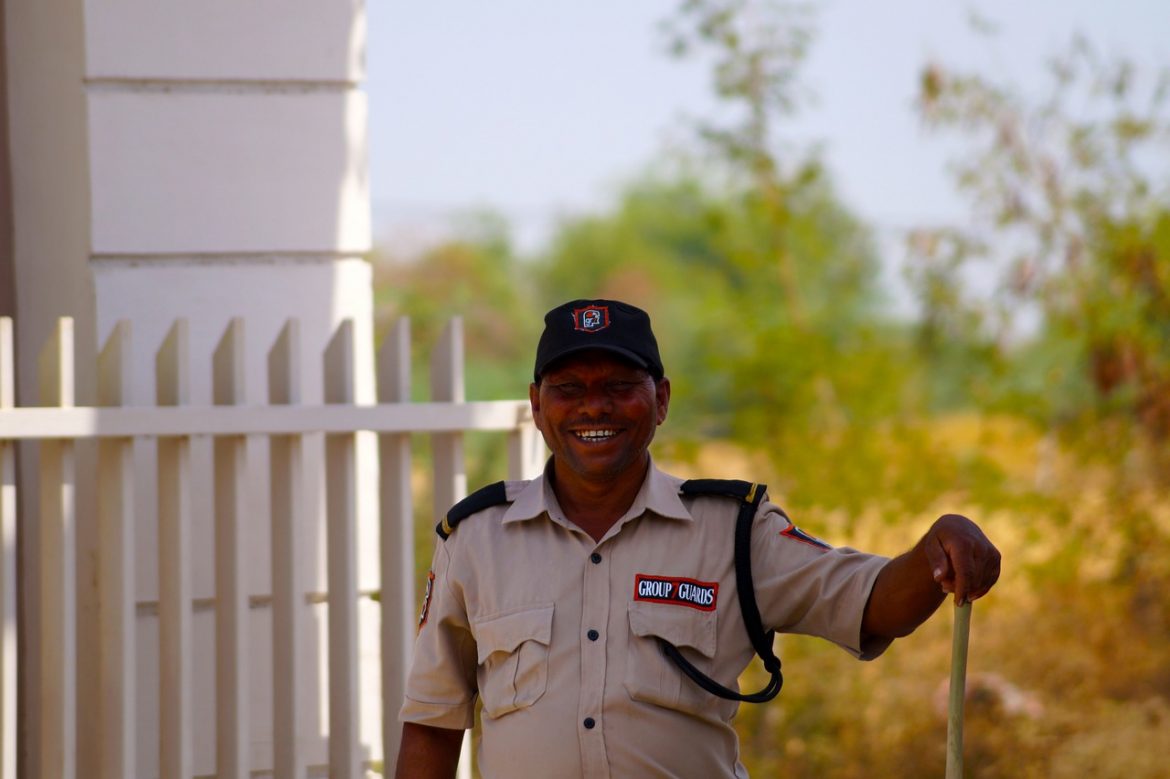 रोहित शेट्टी की नई वेब सीरीज “इंडियन पुलिस फोर्स” का कॉप यूनिवर्स दर्शकों को कैसा लगा? ओटीटी पर पूरी रिव्यू पढ़ें!